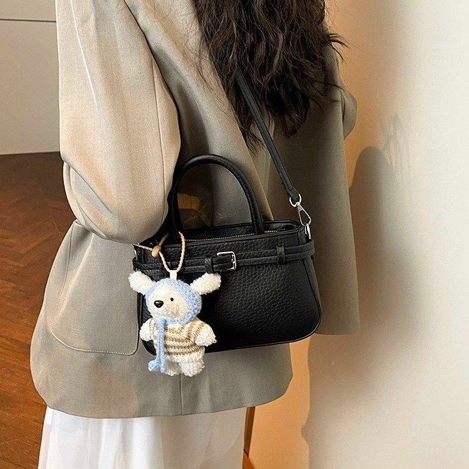 29.9USD--Fashionable and Soft Shoulder Bag