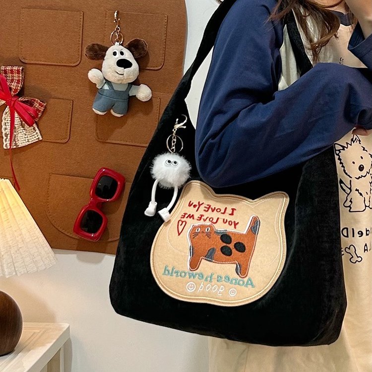 289.9USD--Charming, Fashionable and Soft Shoulder Bag