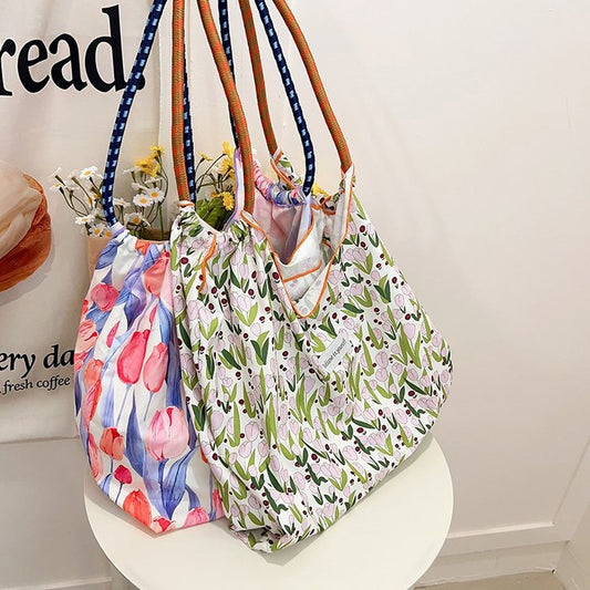 159.9--Brown Fashion: A Handbag That Interprets Fashion and Practicality